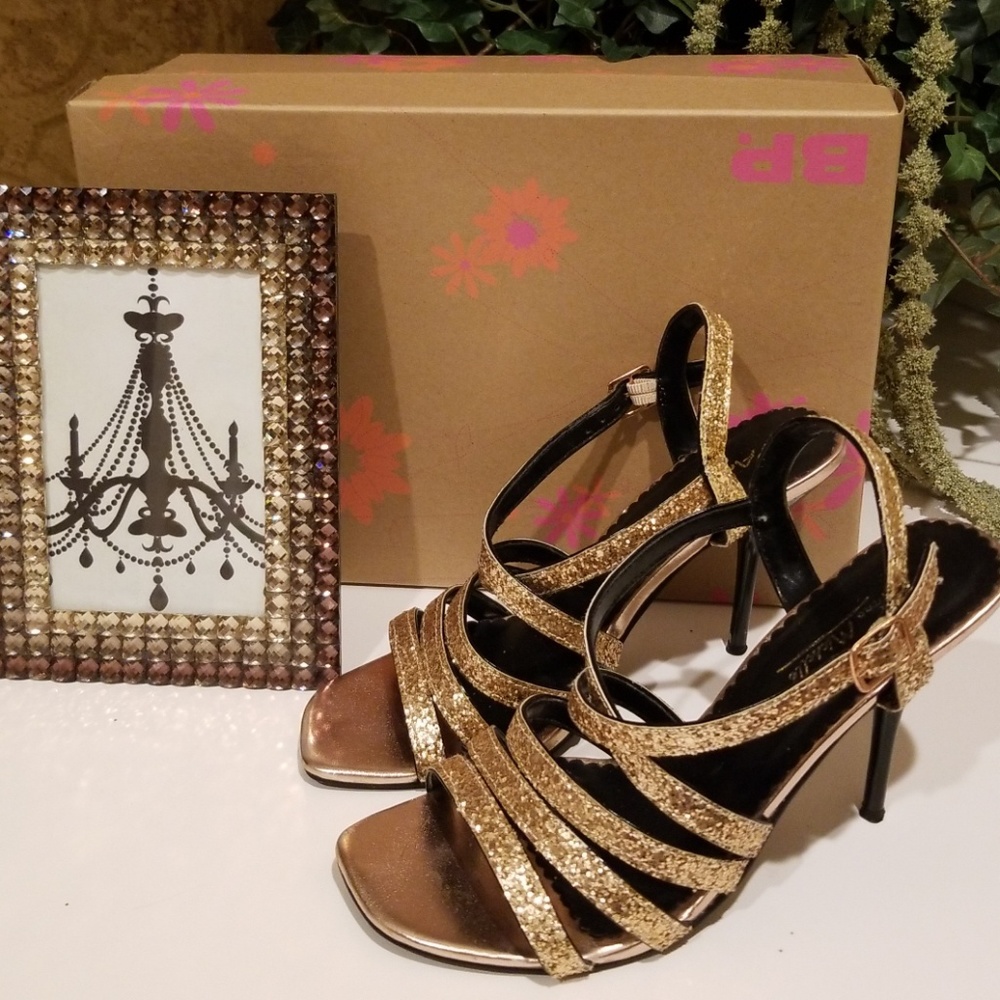 💖SALE HOST PICK💖 Gold Glitter Sandals